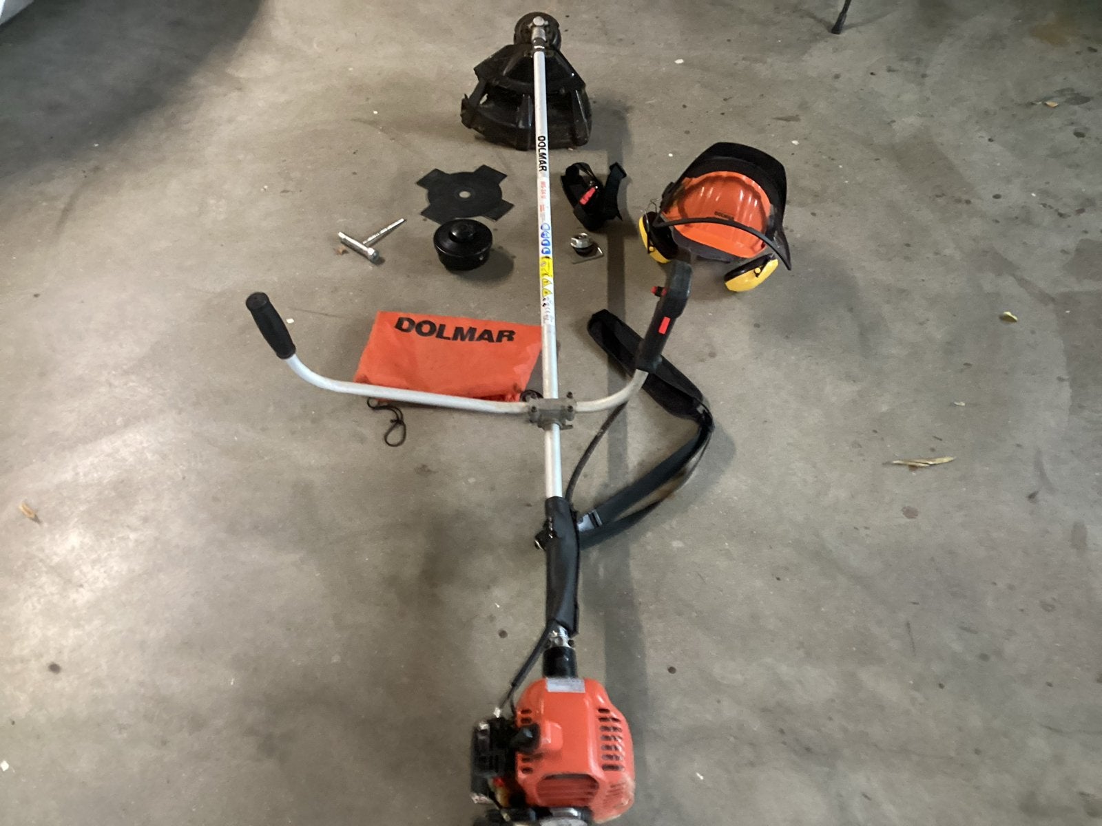 Dolmar 2-takt bosmaaier met beschermende helm, Ophalen, Gebruikt, Benzine