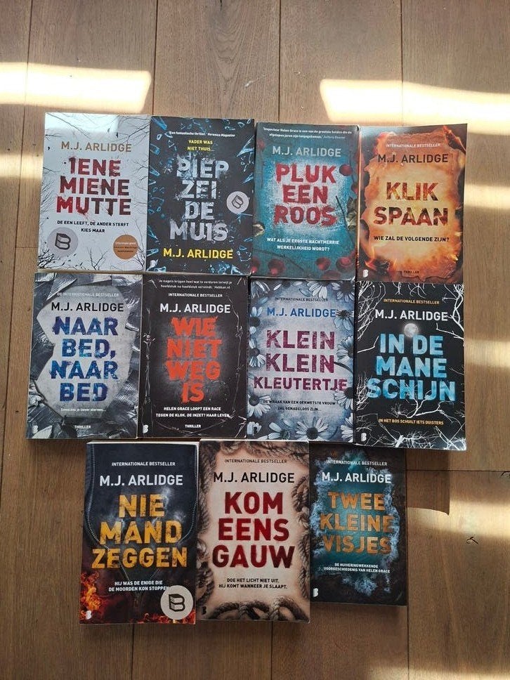 Helen Grace M.J. Arlidge boekenpakket - 10 thrillers, Boeken, Ophalen, Zo goed als nieuw, M.J. Arlidge, Wereld overig
