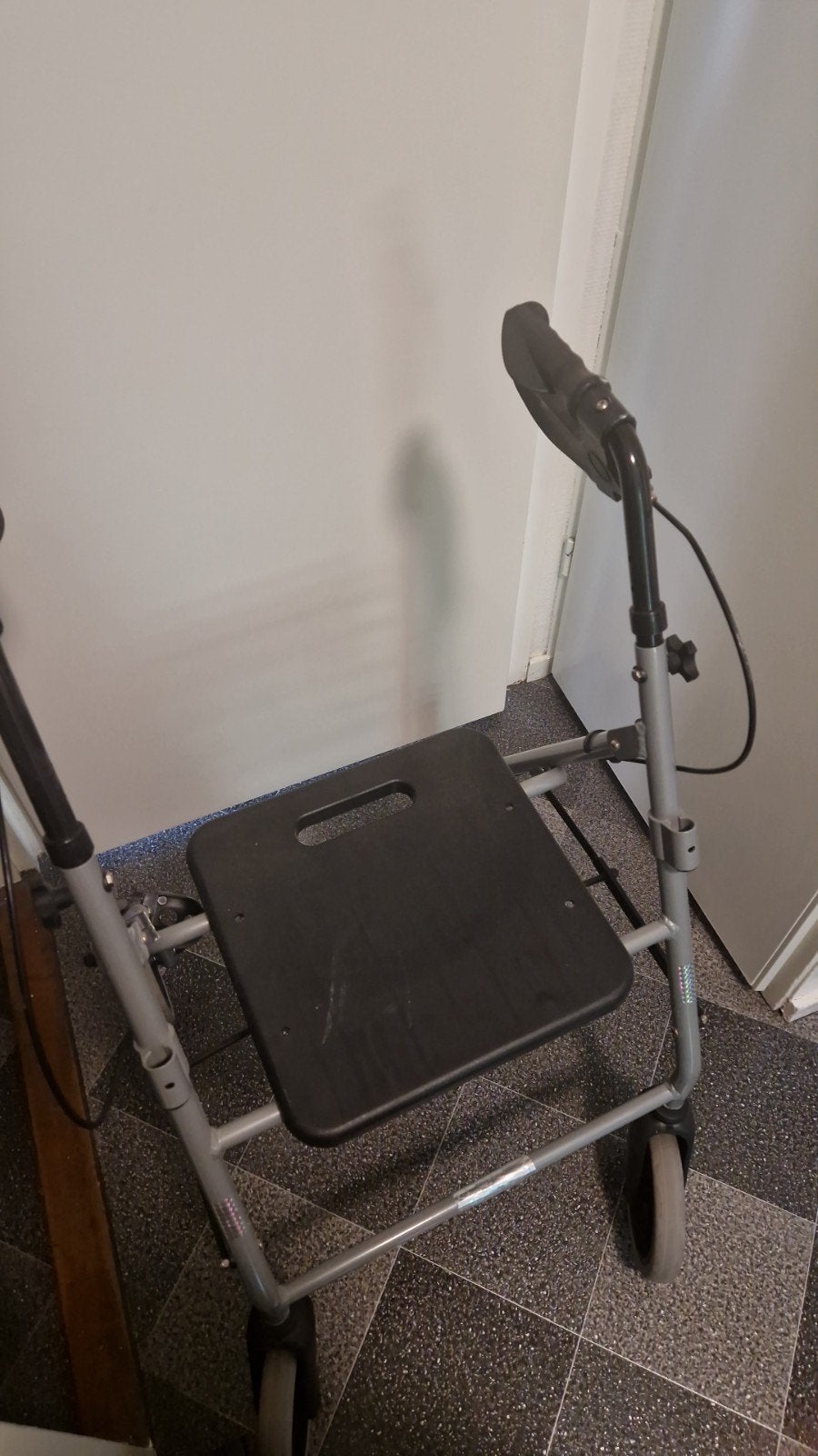 Rollator mag weg tegen elk aannemelijk bod, Ophalen