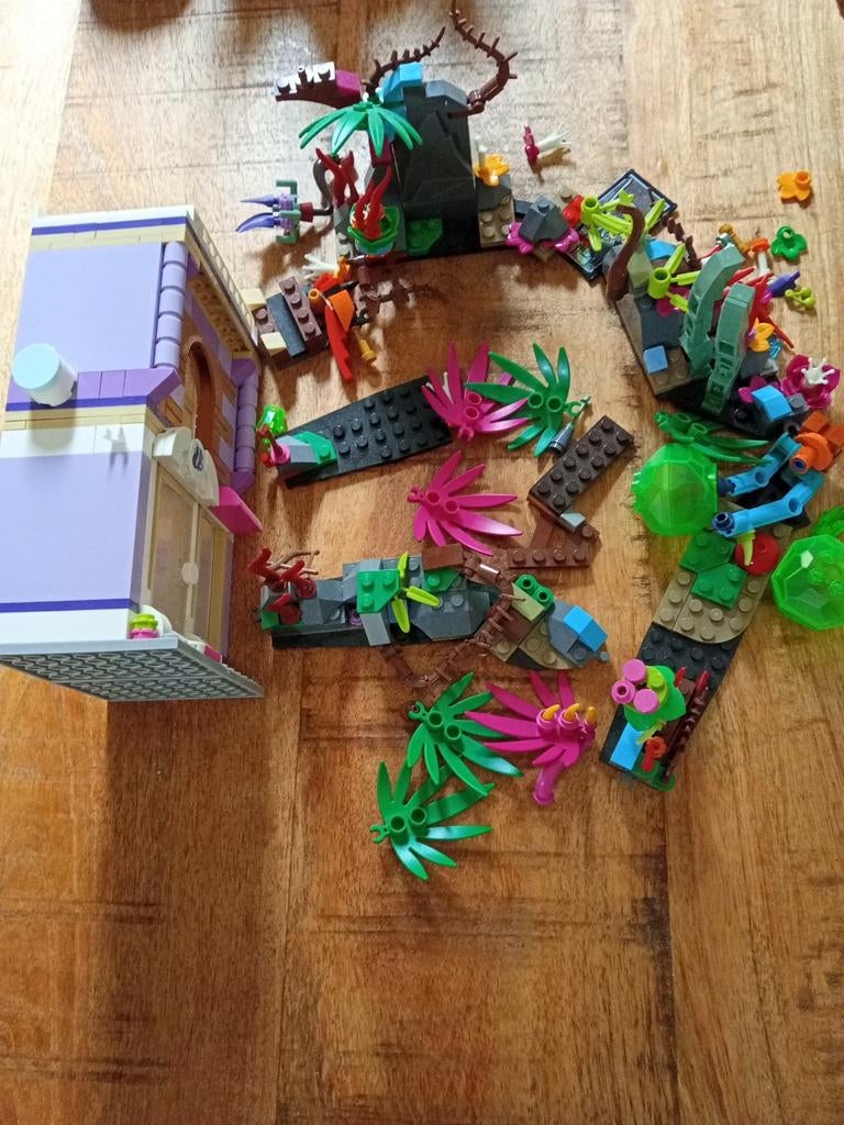 Lego Friends gebouw en wat losse onderdelen, Kinderen en Baby's, Speelgoed | Duplo en Lego, Ophalen of Verzenden