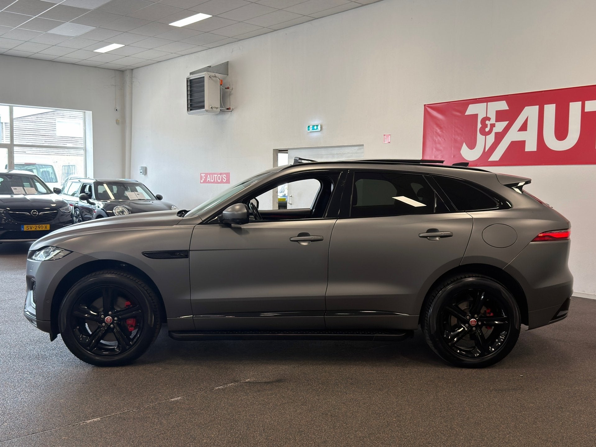 Jaguar F-PACE 2.0 P400e PHEV| NAVIGATEI\CAMERA| LEDER | PANO, Auto's, Automaat, Gebruikt, 4 cilinders, Bedrijf