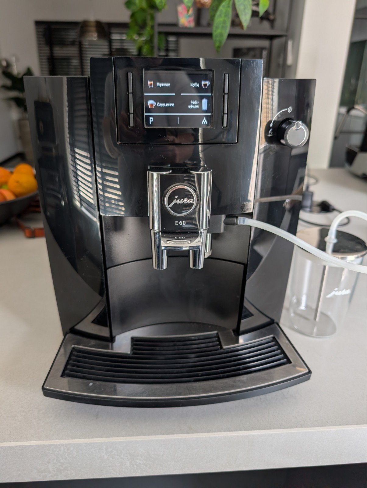 Jura E60 met 3mnd garantie en nieuw onderhoud, 10 kopjes of meer, Ophalen, Zo goed als nieuw, Koffiemachine