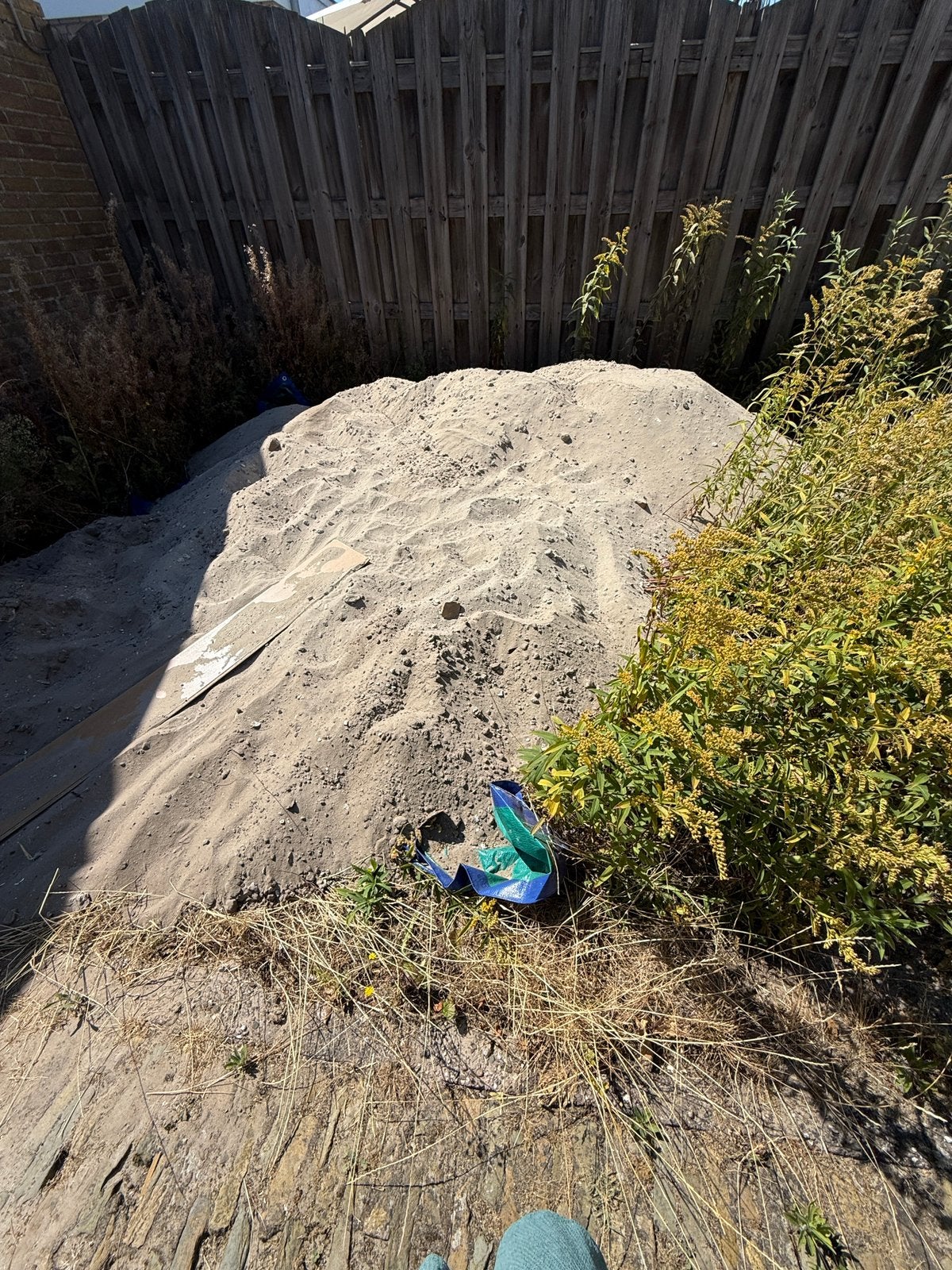 Gratis af te halen: Grote berg ophoogzand Egmond -, Tuin en Terras, Zand, Ophalen, Gebruikt, Ophoogzand