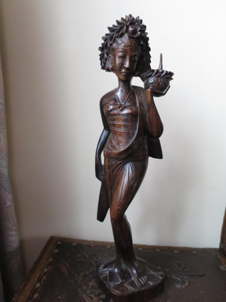 WAARDEVOL PRACHTIG VROUW BEELD UIT COROMANDEL HOUT GESNEDEN, Ophalen of Verzenden