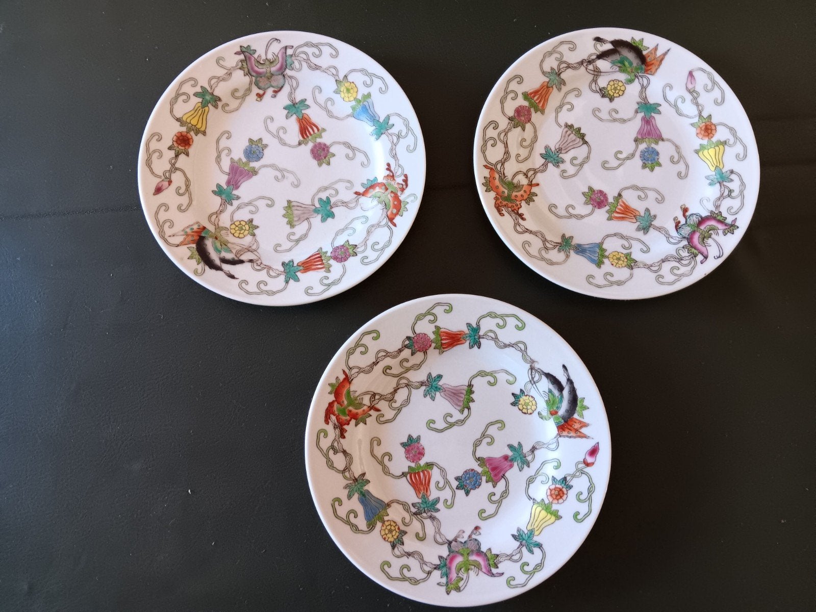 Set van 3 Chinese porseleinen schoteltjes, 15 cm, Ophalen