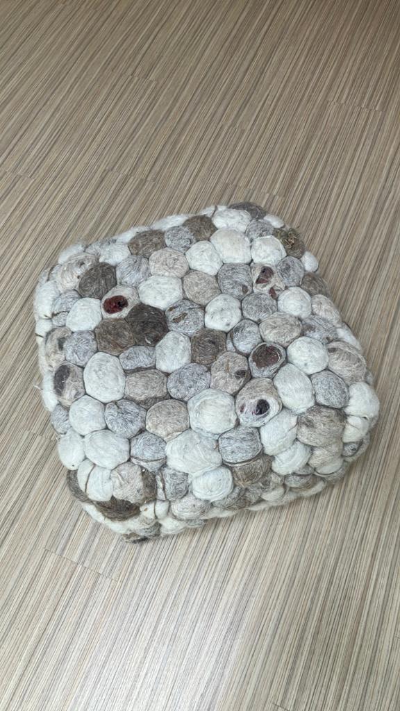 Wollen poef - steentjes, Ophalen, Gebruikt, Vierkant, Minder dan 50 cm