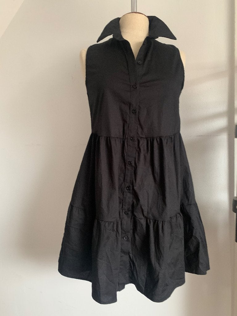 Susy Mix doorknoop jurk / lange blouse mouwloos zwart S/36, Kleding | Dames, Verzenden, Zwart, Susy Mix, Nieuw