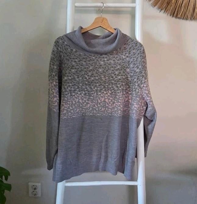 Grijze trui met col en panterprint patroon, maat 52 magna, Ophalen of Verzenden, Gedragen, Maat 46/48 (XL) of groter, Grijs
