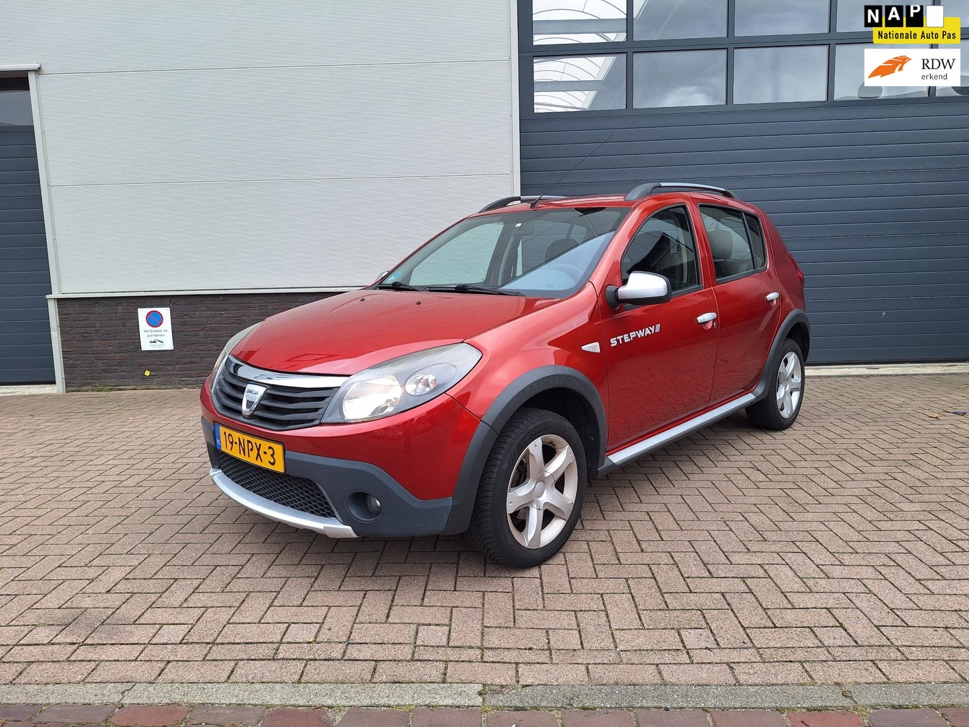 Dacia Sandero |1.6 Stepway | Airco | Leuke kilometerstand |, Auto's, 4 cilinders, 1070 kg, Origineel Nederlands, Bedrijf