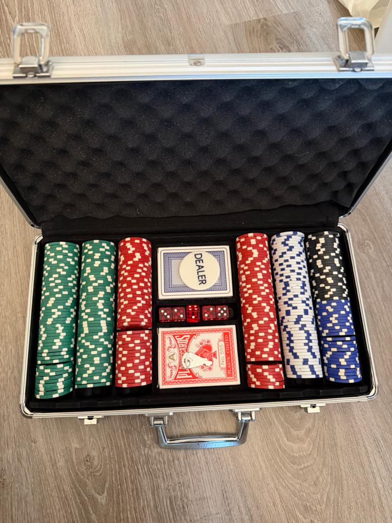 Complete Pokerset in Aluminium Koffer 300 chips, Hobby en Vrije tijd, Ophalen, Zo goed als nieuw