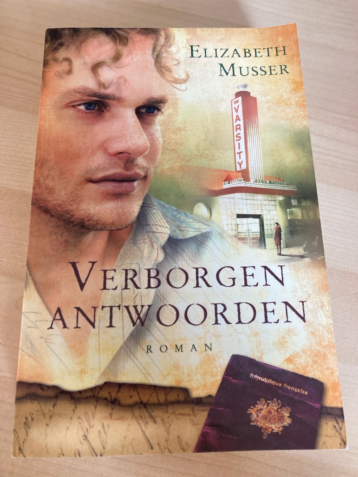 Verborgen Antwoorden - Elizabeth Musser Roman, Boeken, Romans, Zo goed als nieuw, Nederland, Ophalen of Verzenden