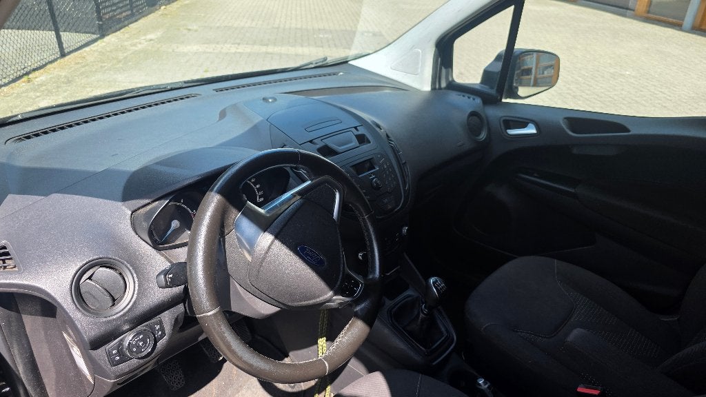 Ford Transit Courier 1.5 TDCi – nette bedrijfswagen (MARGE), Voorwielaandrijving, Stof, 74 pk, Zwart