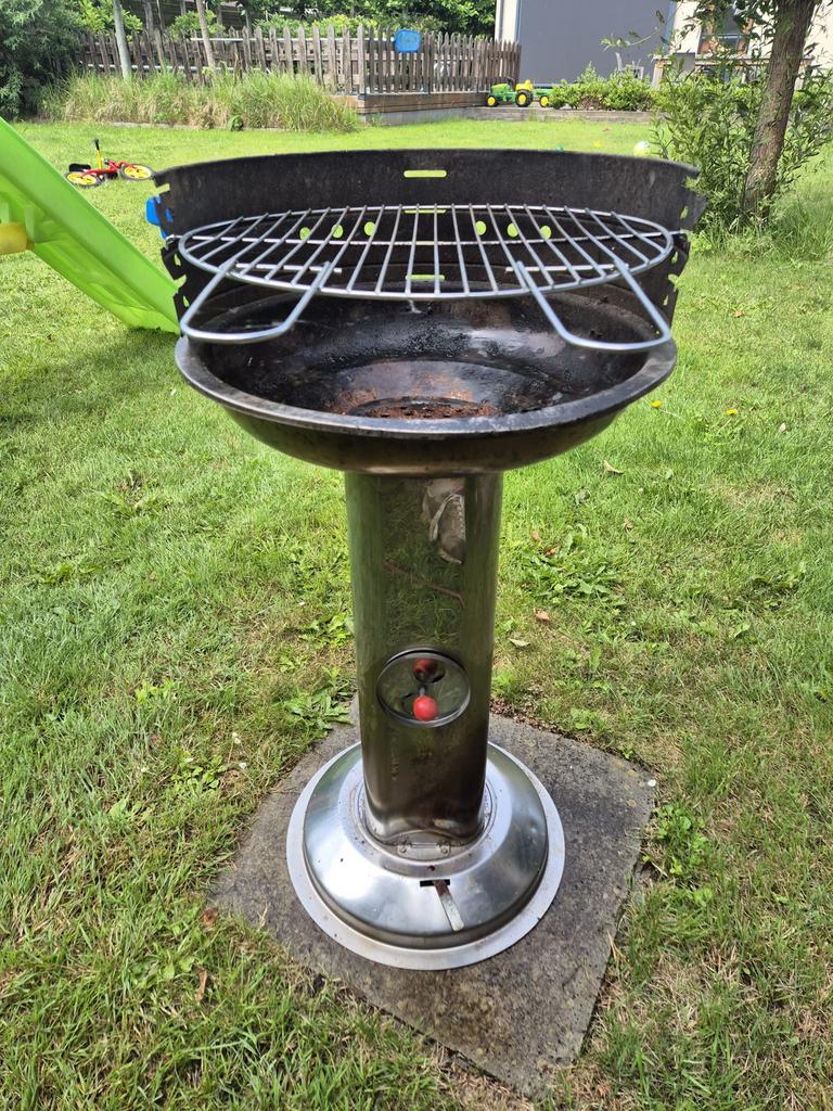 Barbecue houtskool, Tuin en Terras, Houtskoolbarbecues, Ophalen of Verzenden, Zo goed als nieuw