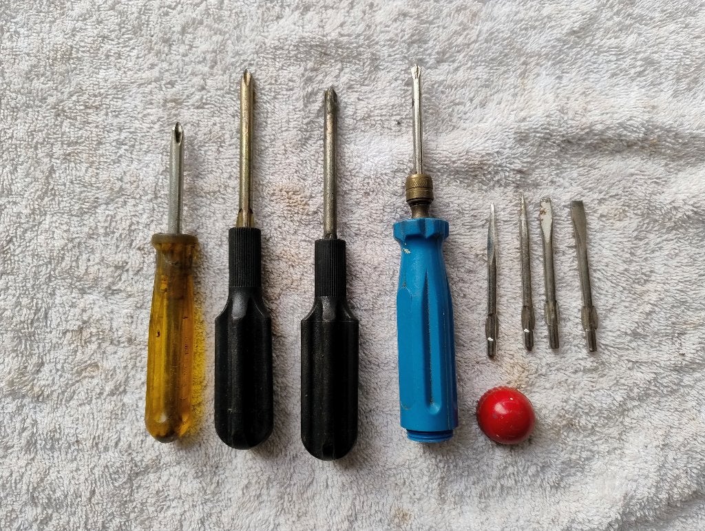schroevendraaiers plat en kruis in 1. blauwe heeft ook priem, Doe-het-zelf en Verbouw, Ophalen of Verzenden, Gebruikt, Schroevendraaier