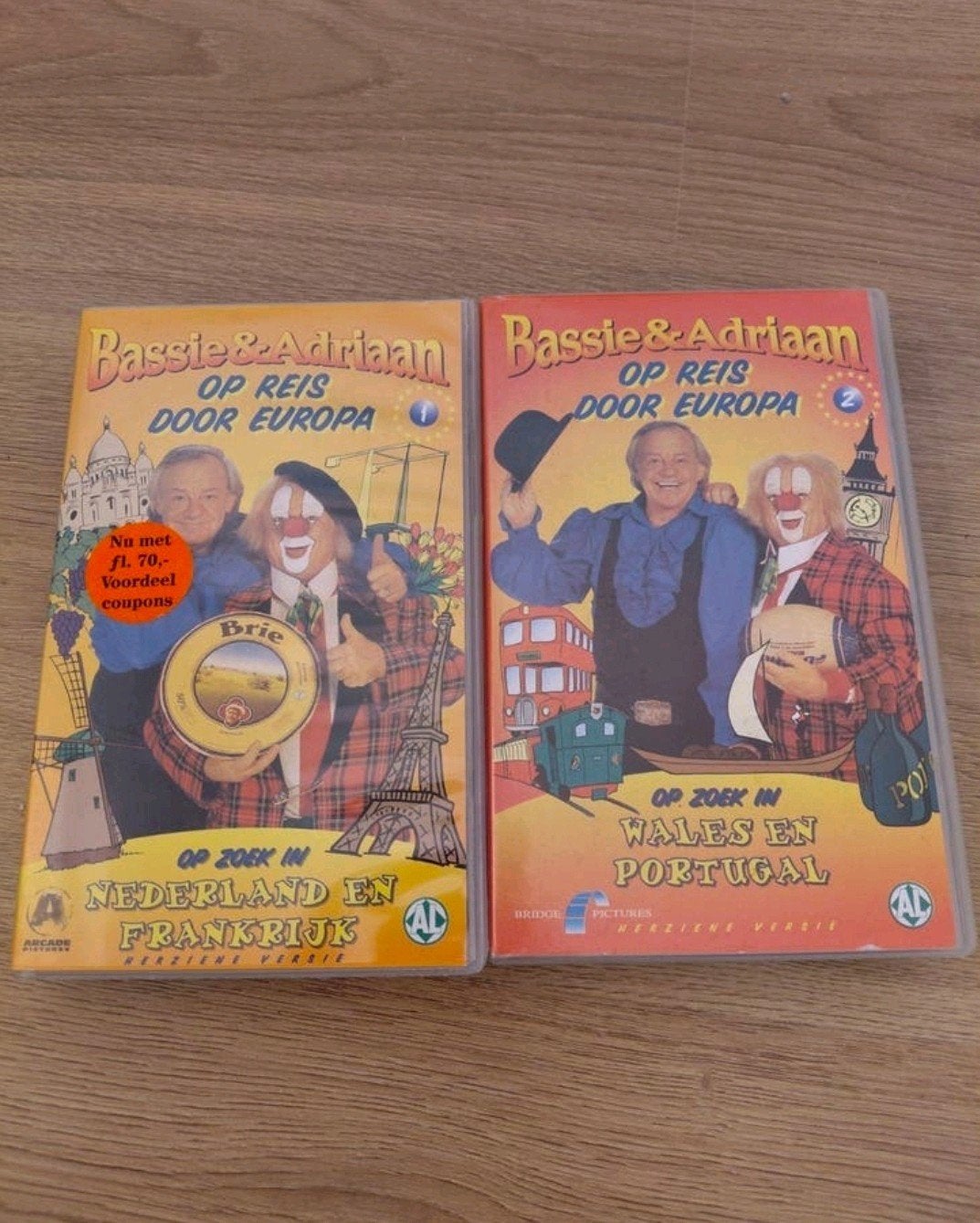 Bassie en Adriaan op reis door Europa deel 1 en 2 VHS., Ophalen of Verzenden, Gebruikt, Kinderprogramma of -film, VHS