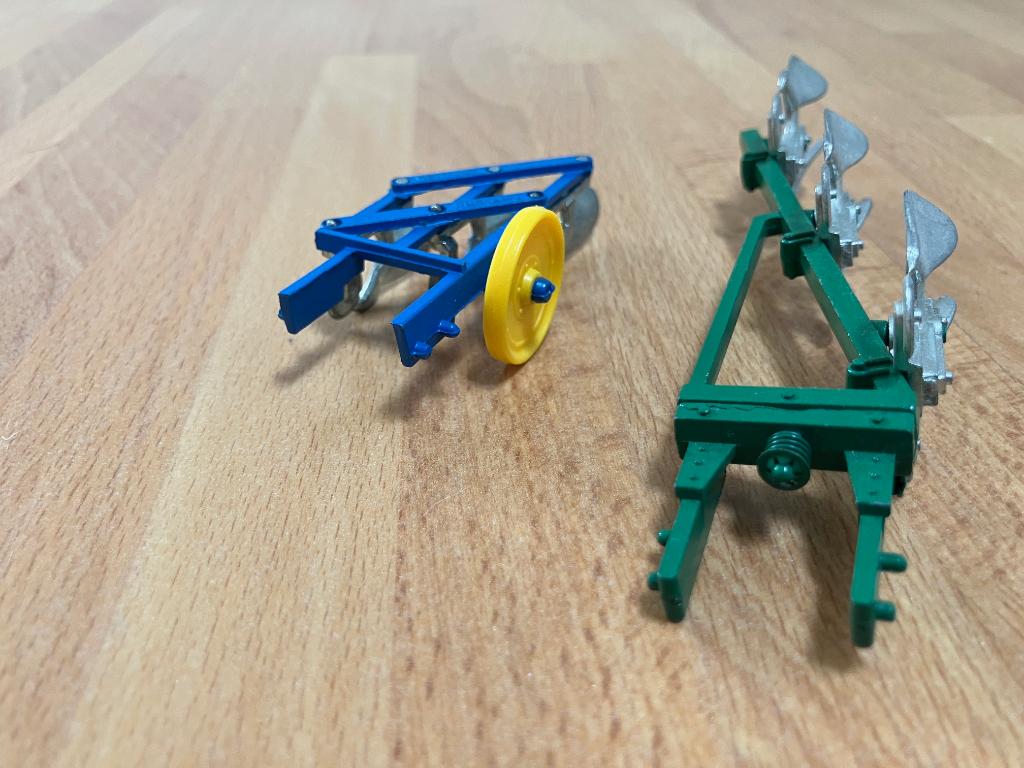 Britains ploegen driescharen wentel & rondgaande ploeg, Ophalen of Verzenden, Zo goed als nieuw, Tractor of Landbouw, Britains