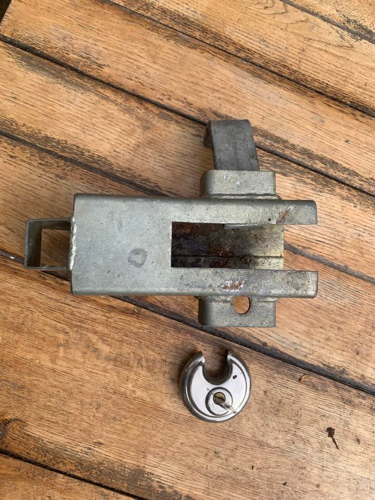 Robuust dissel hangslot met beugel voor extra beveiliging, Ophalen, Gebruikt