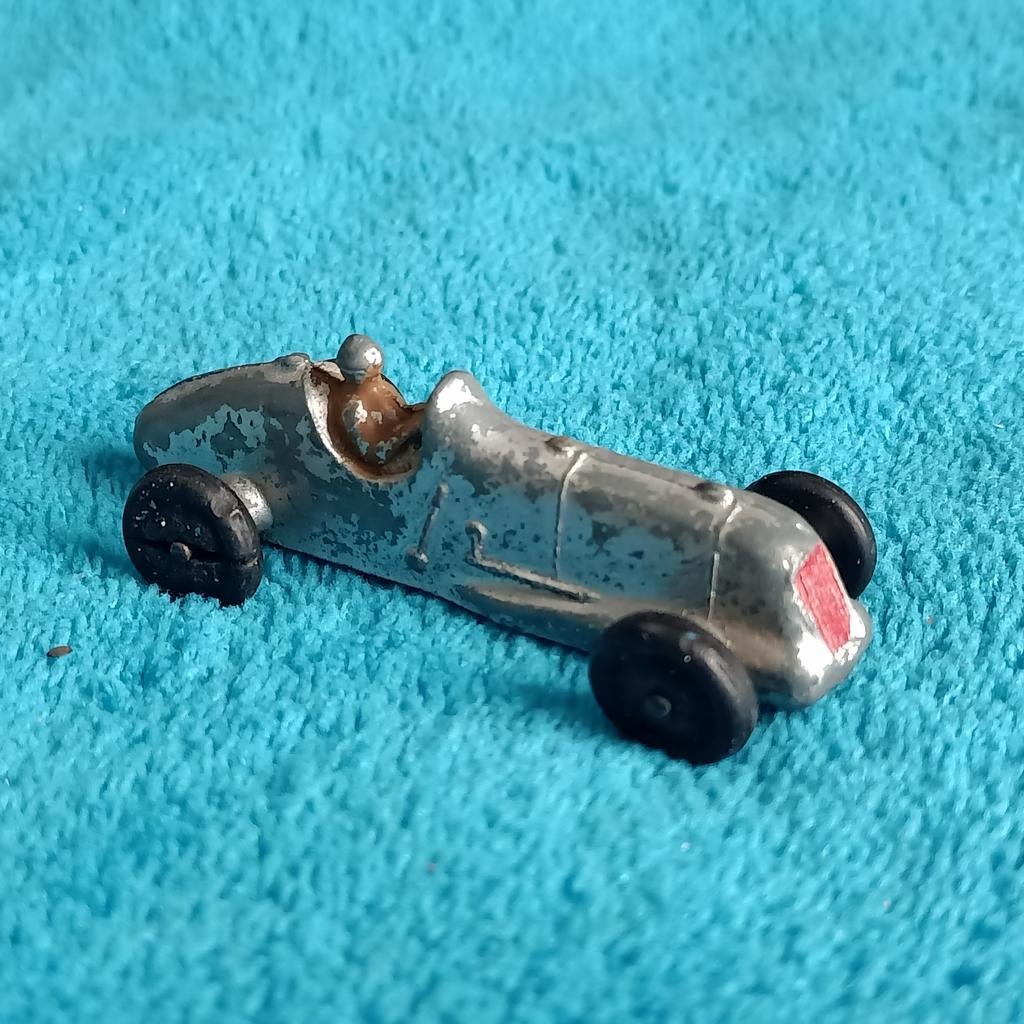 Dinky Toys #200 MG racer bruine bestuurder, Ophalen of Verzenden, Gebruikt, Auto, Dinky Toys
