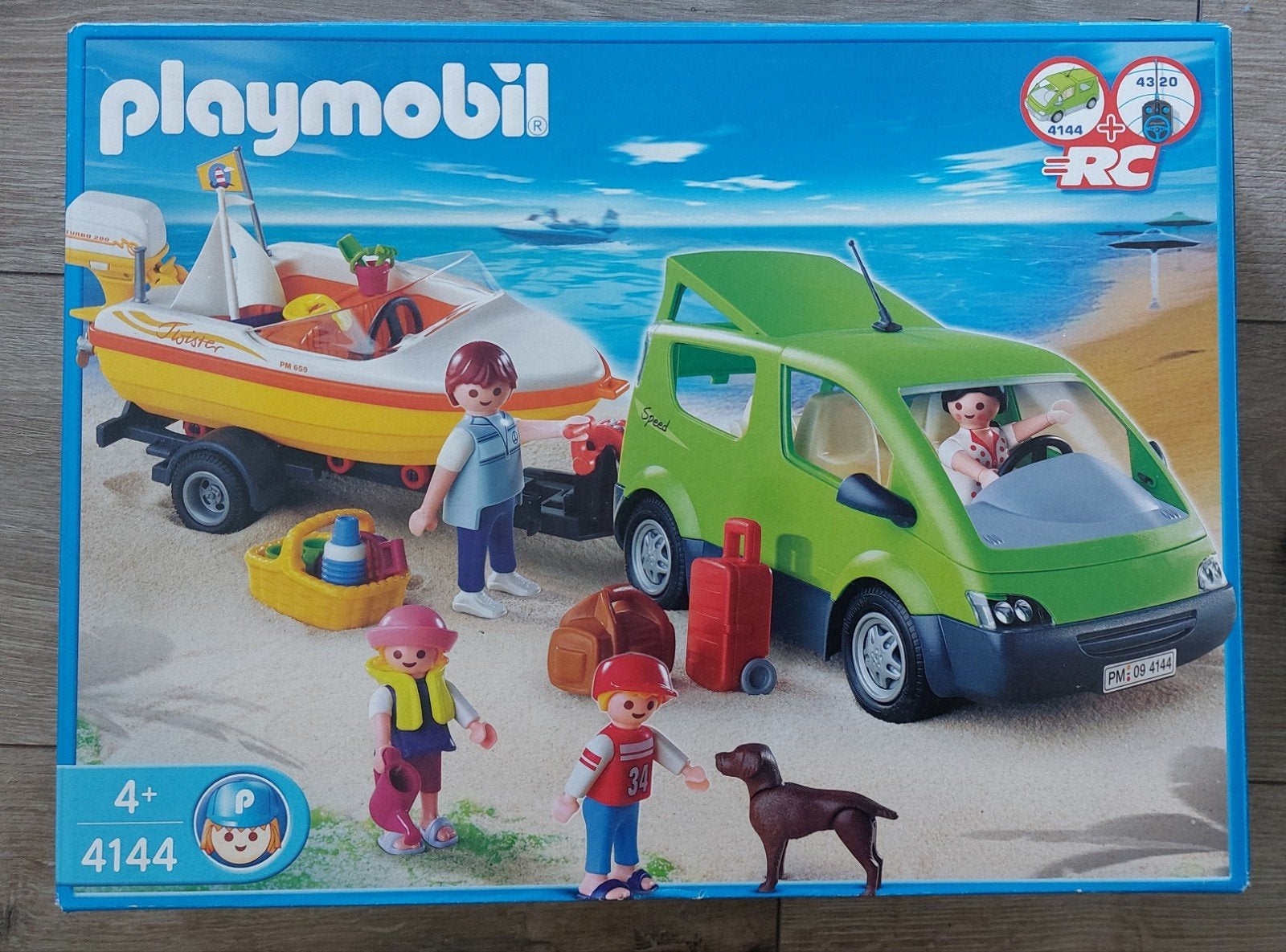 Playmobil 4144 Familie met boot en auto compleet met doos, Kinderen en Baby's, Ophalen of Verzenden, Zo goed als nieuw