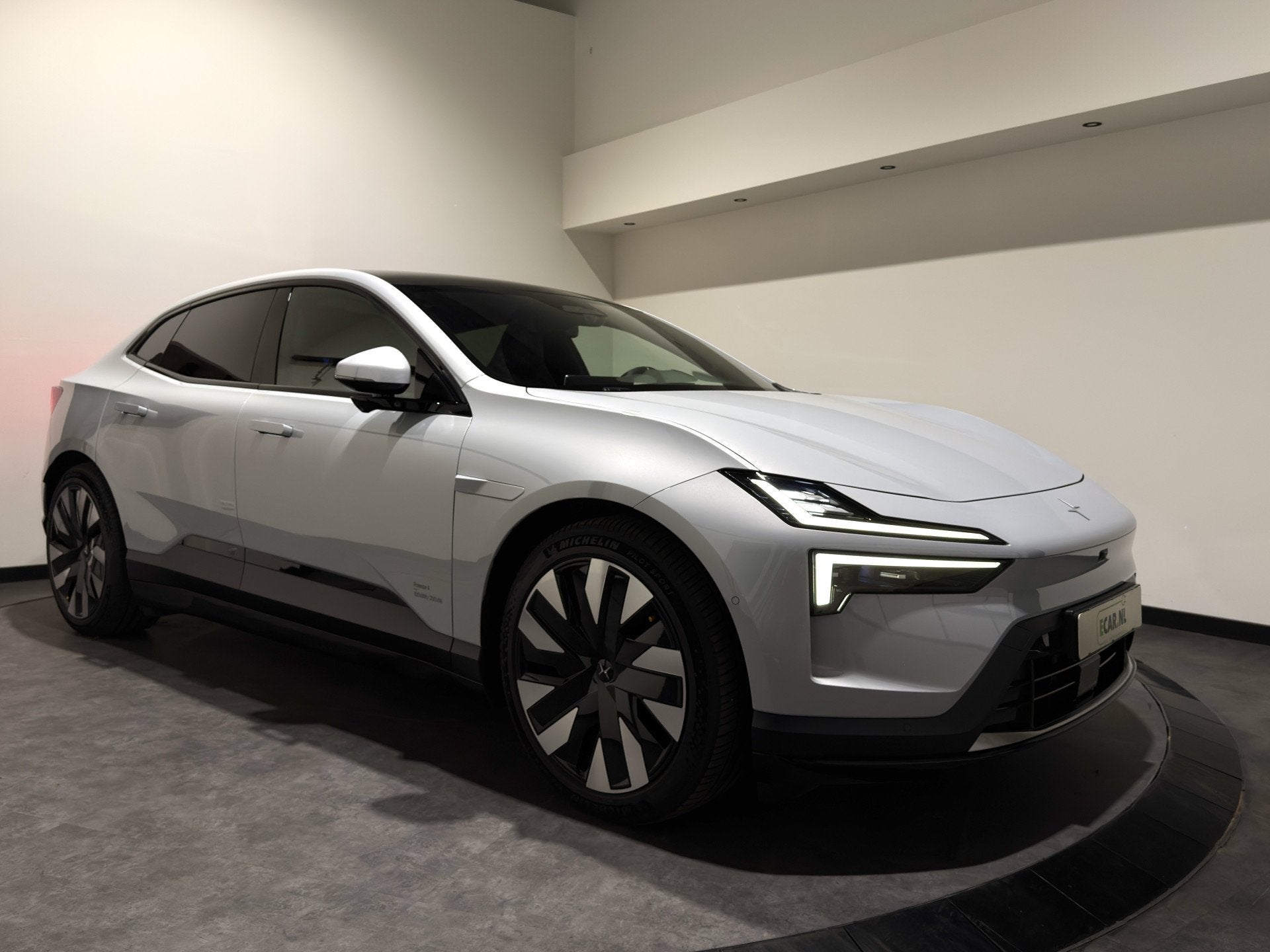 Polestar 4 Long Range Single motor 100 kWh | Drive Pro, Pilo, Auto's, Polestar, Automaat, Achterwielaandrijving, Met garantie (alle)