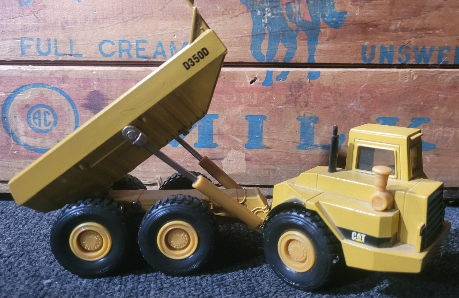 Caterpillar D350D Dumper ertl, Ophalen of Verzenden, Zo goed als nieuw, Groter dan 1:32, Overige merken