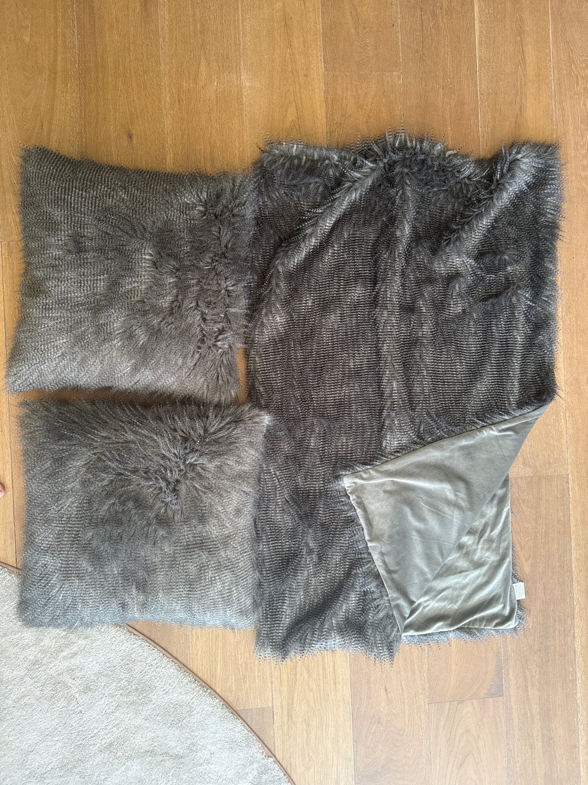 Set van 2 kussens en plaid Riverdale, Huis en Inrichting, Ophalen, Inclusief binnenkussen, Vierkant, Zo goed als nieuw