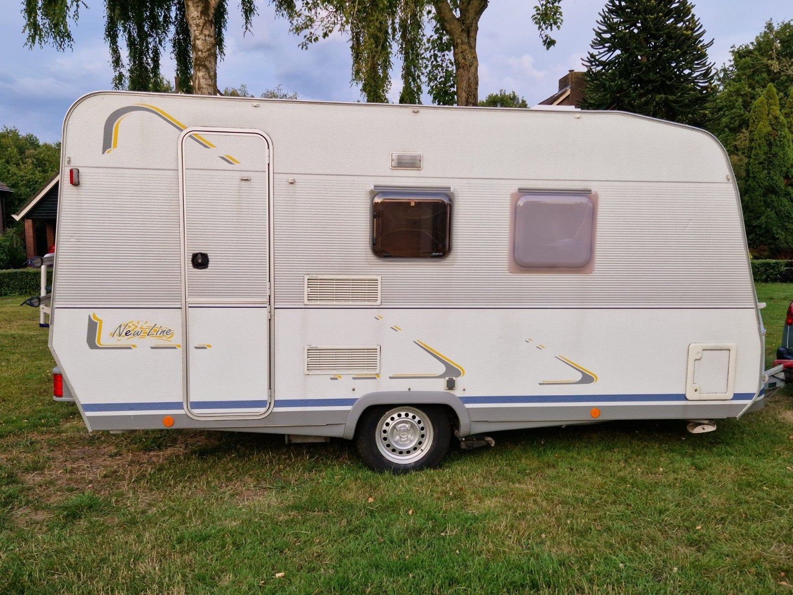 Dethleffs NewLine  Fransbed en isabellatent 3m diep & luifel, Caravans en Kamperen, Caravans, Frans bed, 750 - 1000 kg, Particulier