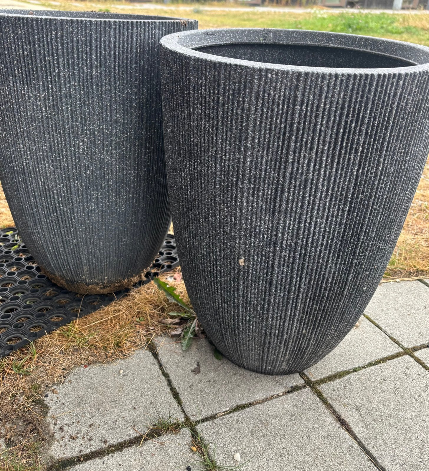 Grote grijze bloempotten, set van 2 (D37 x H48 cm), Tuin en Terras, Bloempotten, Kunststof, Gebruikt, Balkon, Rond