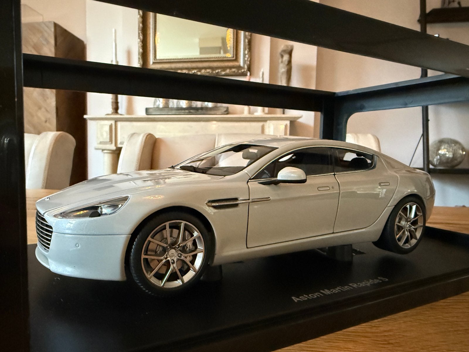 1:18 Aston Martin Rapide S Silver Fox 2015 Autoart 70258, Auto, Autoart, Ophalen of Verzenden, Zo goed als nieuw