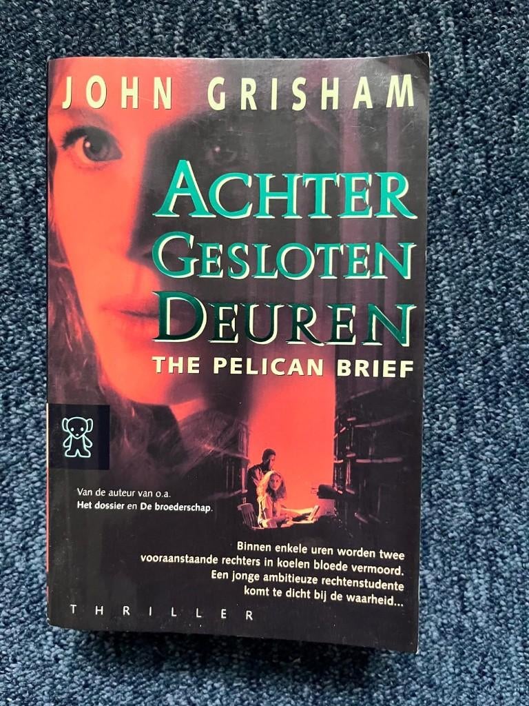 John Grisham - Achter gesloten deuren (pocket), Ophalen, Zo goed als nieuw
