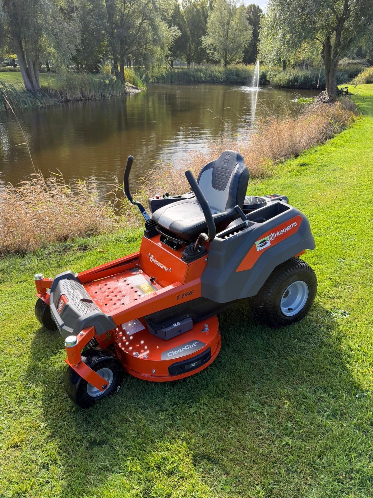 Zitmaaier Husqvarna Z242F, Ophalen, Zo goed als nieuw, 90 tot 120 cm
