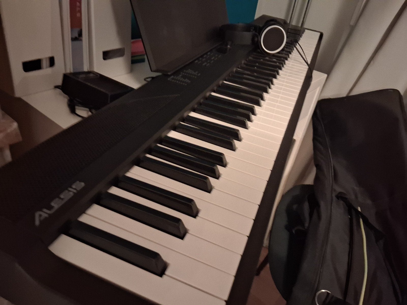 Alesis Recital Play 88-Key Piano Keyboard Bundle, Muziek en Instrumenten, Ophalen, Zo goed als nieuw, 88 toetsen, Overige merken