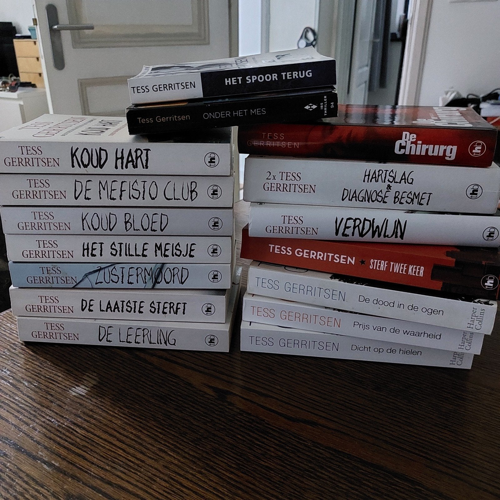 16 Tess Gerritsen thrillers - Flinke collectie, Ophalen, Gelezen, Tess Gerritsen, Amerika