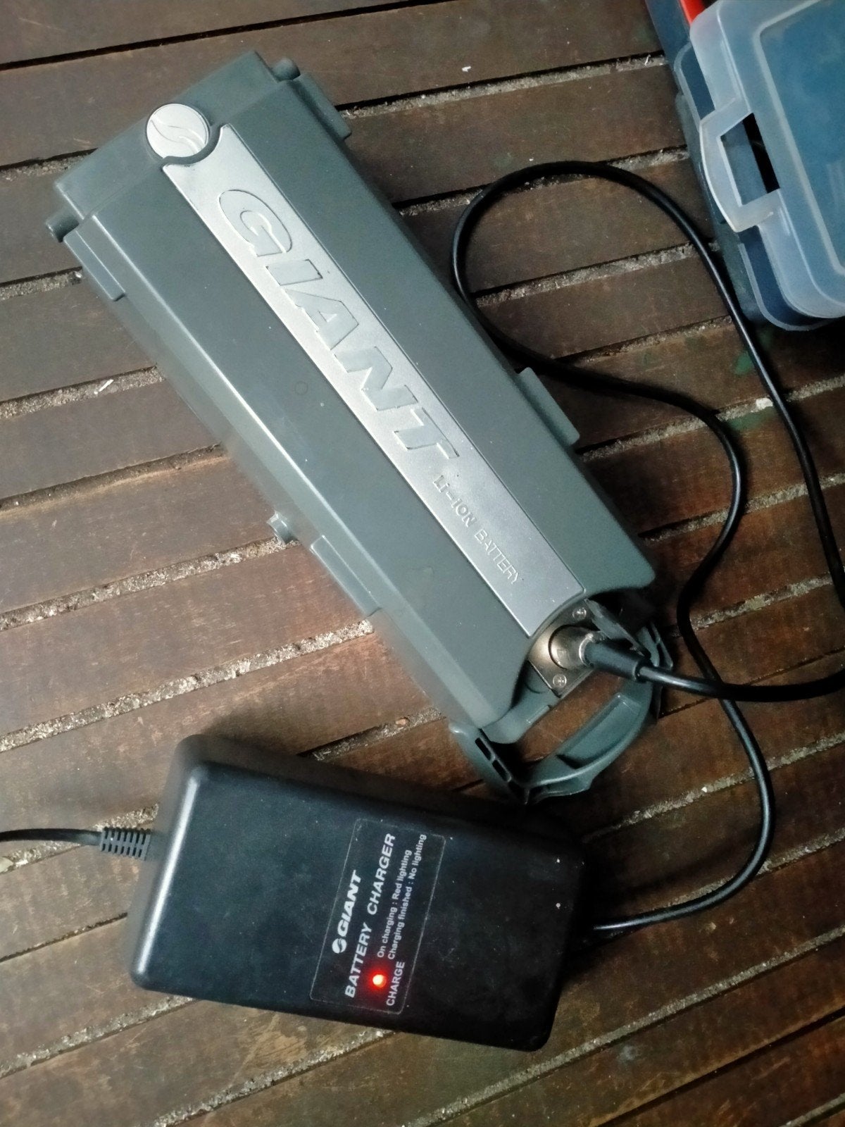 Giant Li-Ion Accu met Oplader - Werkend, Gebruikt