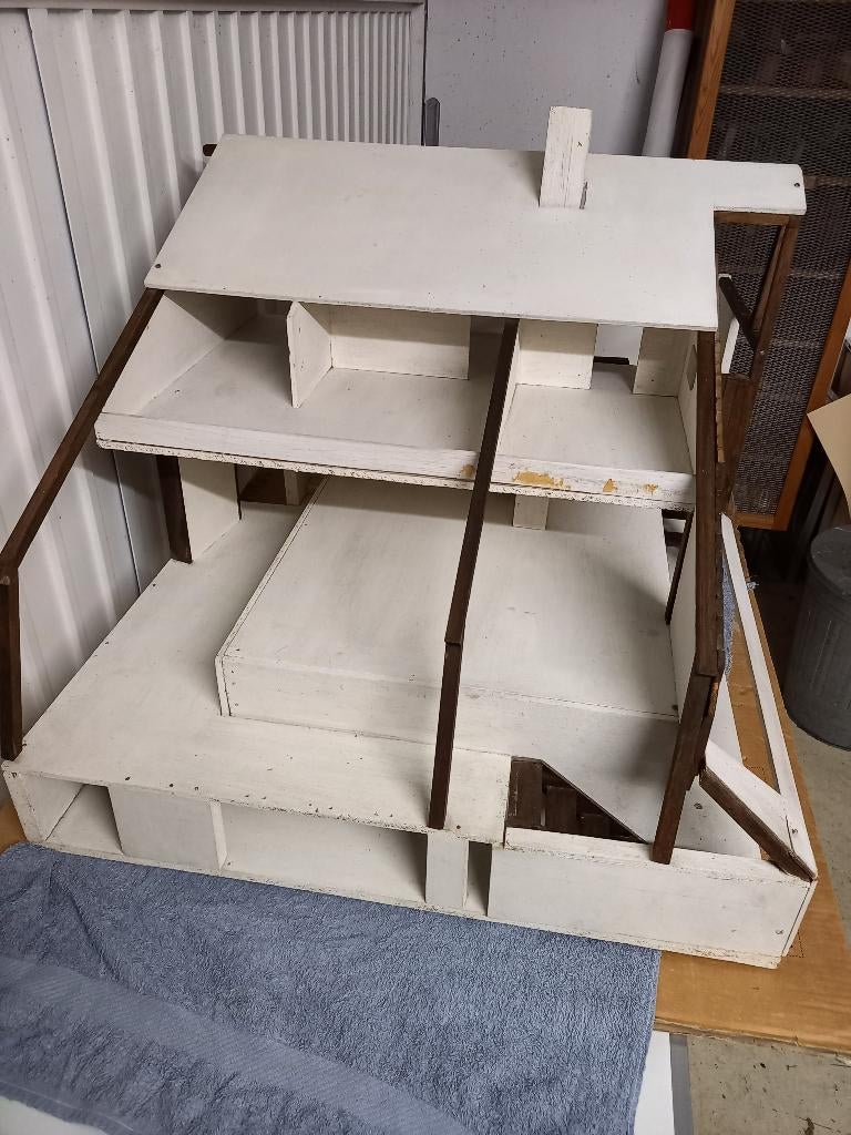 Groot uniek poppenhuis; gemaakt begin jaren '70, Ophalen, Gebruikt, Poppenhuis