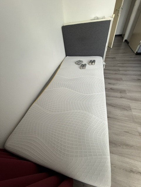 Te koop: Boxspring met hoofdbord en  matras ZGAN. (€300,-), Ophalen, 90 cm, Eenpersoons, Zo goed als nieuw