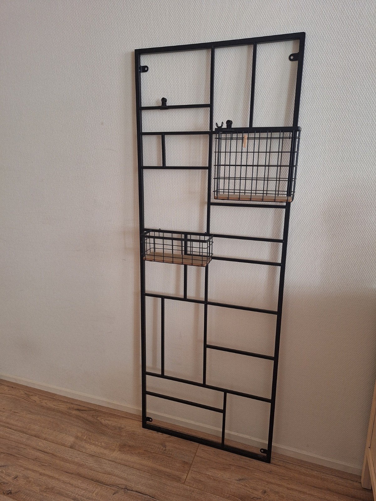 Zwart metalen wandrek met mandjes - 150x55 cm, Ophalen, Zo goed als nieuw