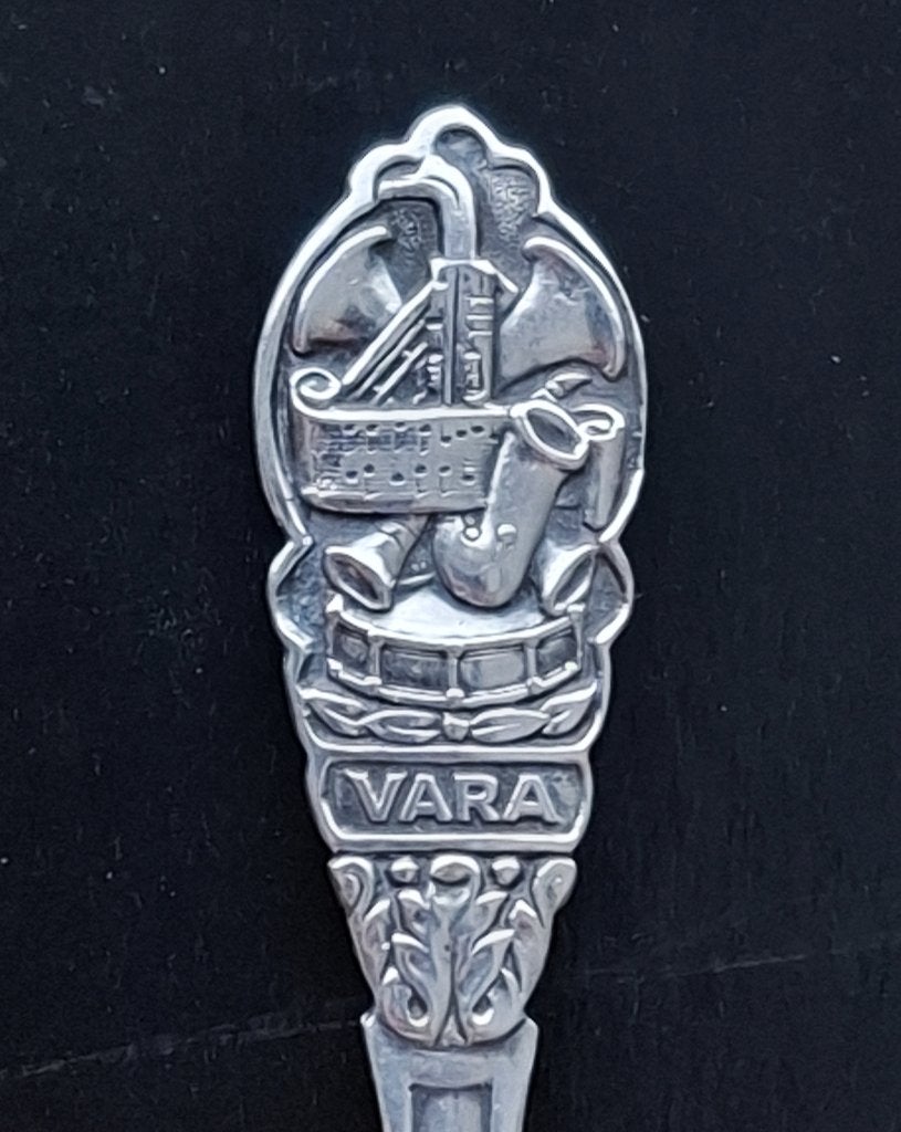 verzilverd theelepeltje omroep VARA uit 1965, Ophalen of Verzenden, Zo goed als nieuw