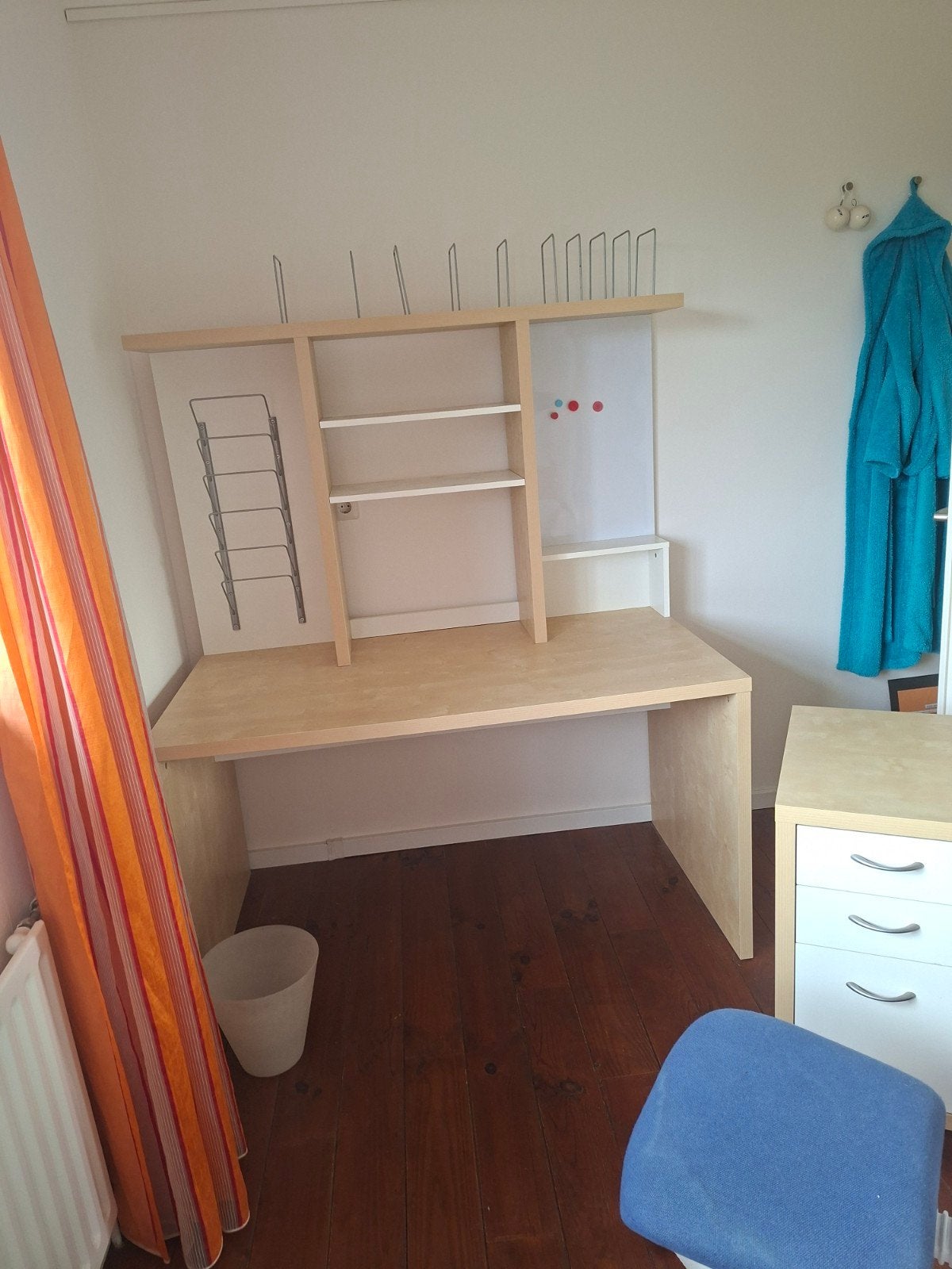 Ikea bureau, met losse kastje, opbouw en stoel, Ophalen, Zo goed als nieuw, 70 cm, IKEA