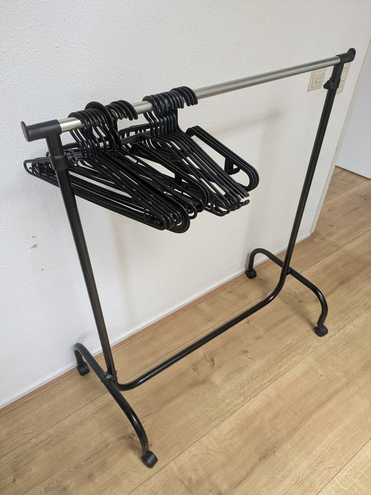 Kledingrek JYSK met hangers, Ophalen of Verzenden, Met wielen, Gebruikt