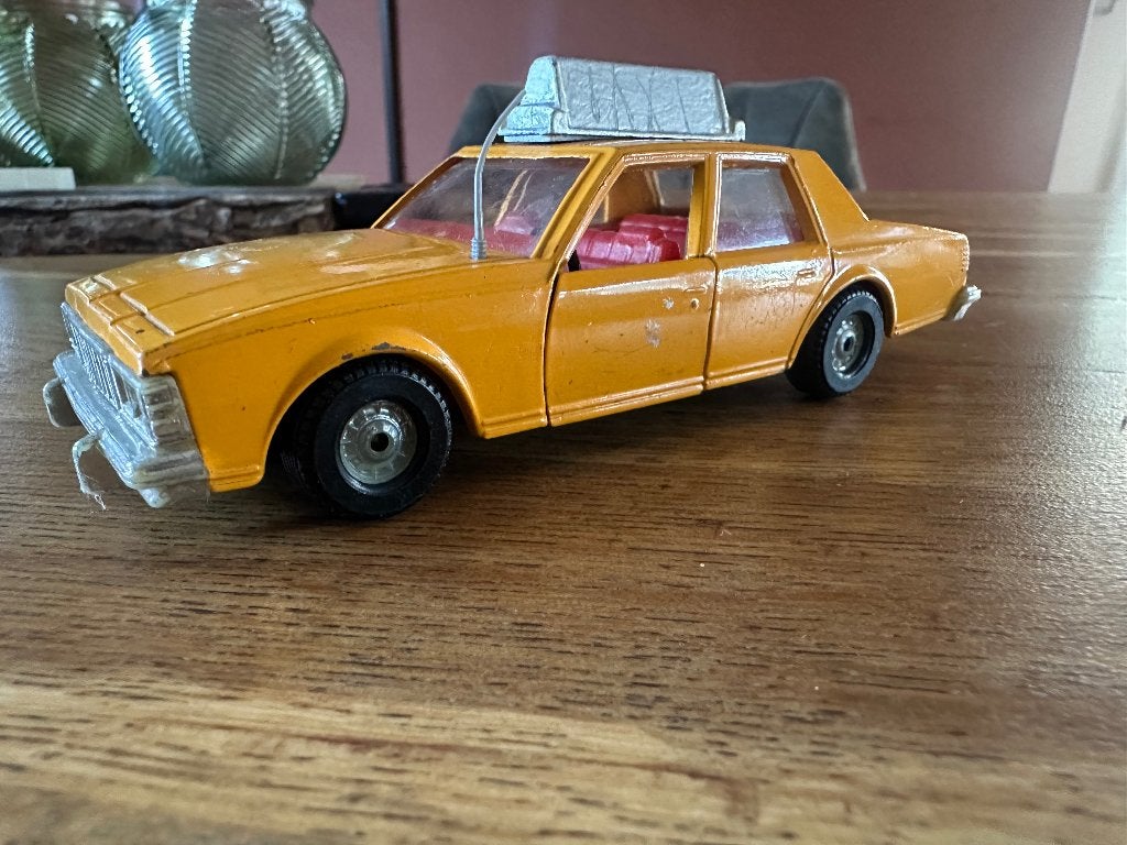 Corgi chevrolet caprice classic taxi, Ophalen of Verzenden, Gebruikt, Auto
