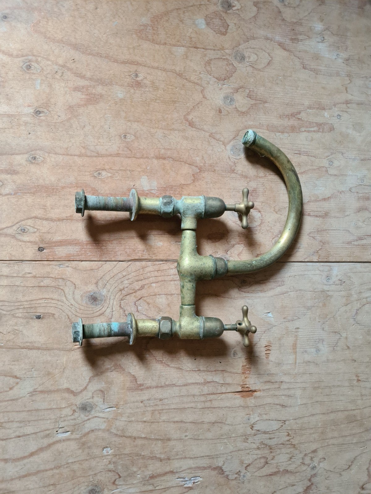 Antieke messing kraan met dubbele bediening, Doe-het-zelf en Verbouw, Sanitair, Ophalen