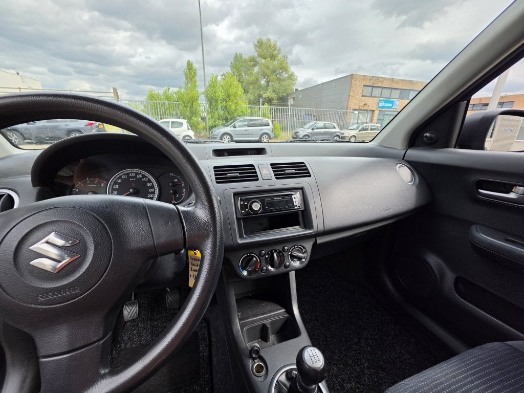 Suzuki Swift 1.3 Comfort 5-Drs Airco Nieuwe APK ✅, Auto's, Suzuki, 400 kg, Bedrijf, Handgeschakeld, 93 pk