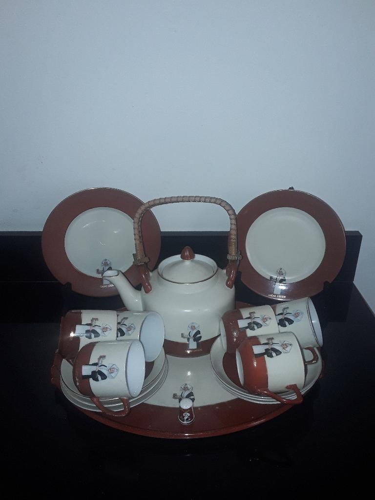 Droste servies op dienblad, Verzenden