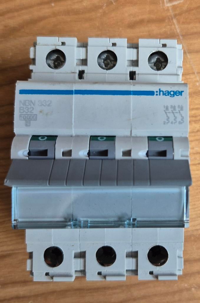 Automaat Hager NBN 332 B32a, Doe-het-zelf en Verbouw, Elektra en Kabels, Ophalen of Verzenden, Zo goed als nieuw, Schakelaar