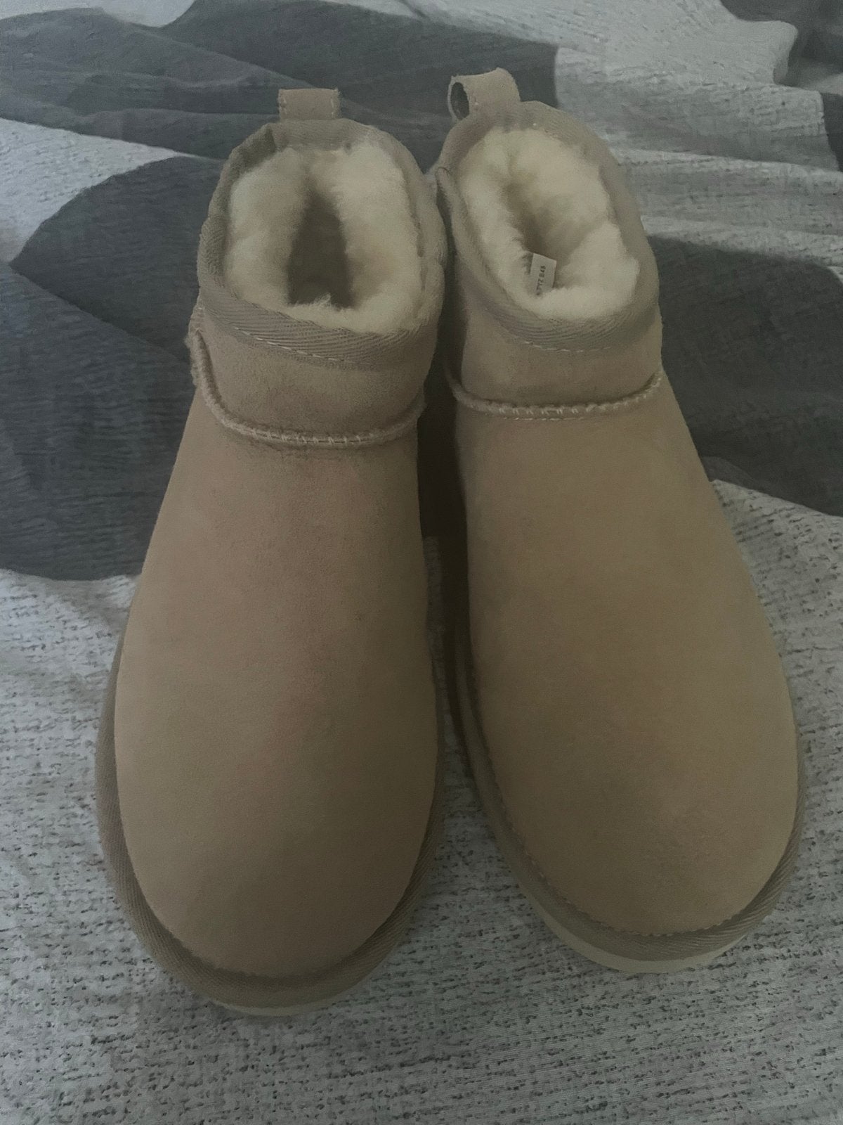 Nieuwe UGG Classic Mini Laarzen - Beige, Kleding | Dames, Schoenen, Verzenden, Nieuw, Beige, Lage of Enkellaarzen