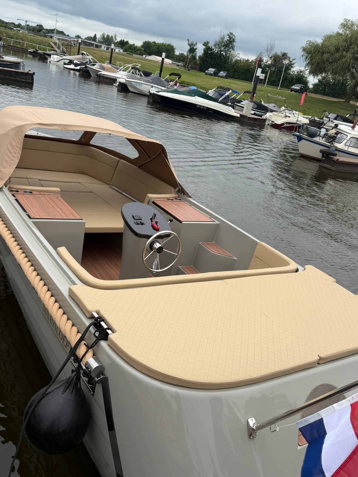 Maassloep 680 tohatsu 30pk injectie ( demo model ) €29.950,-, Watersport en Boten, Sloepen, Ophalen, Zo goed als nieuw, Maassloep