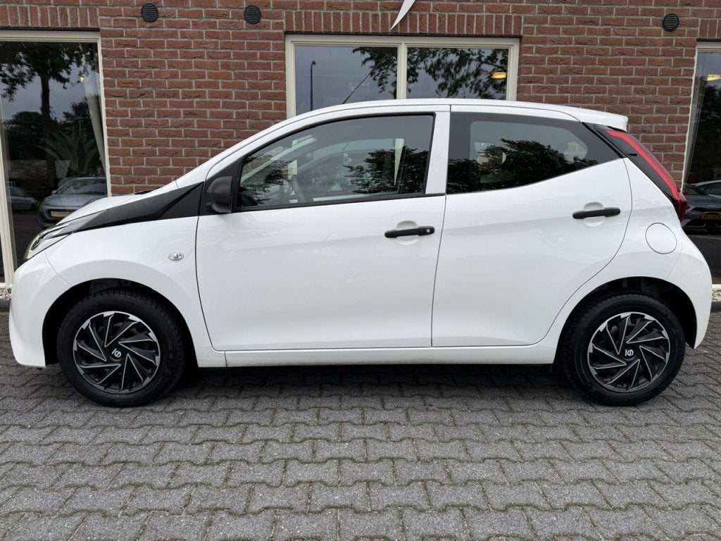 Toyota Aygo 1.0 VVT-i x-fun RIJKLAAR / AIRCO / BLUETOOTH / E, Voorwielaandrijving, Stof, Gebruikt, 4 stoelen