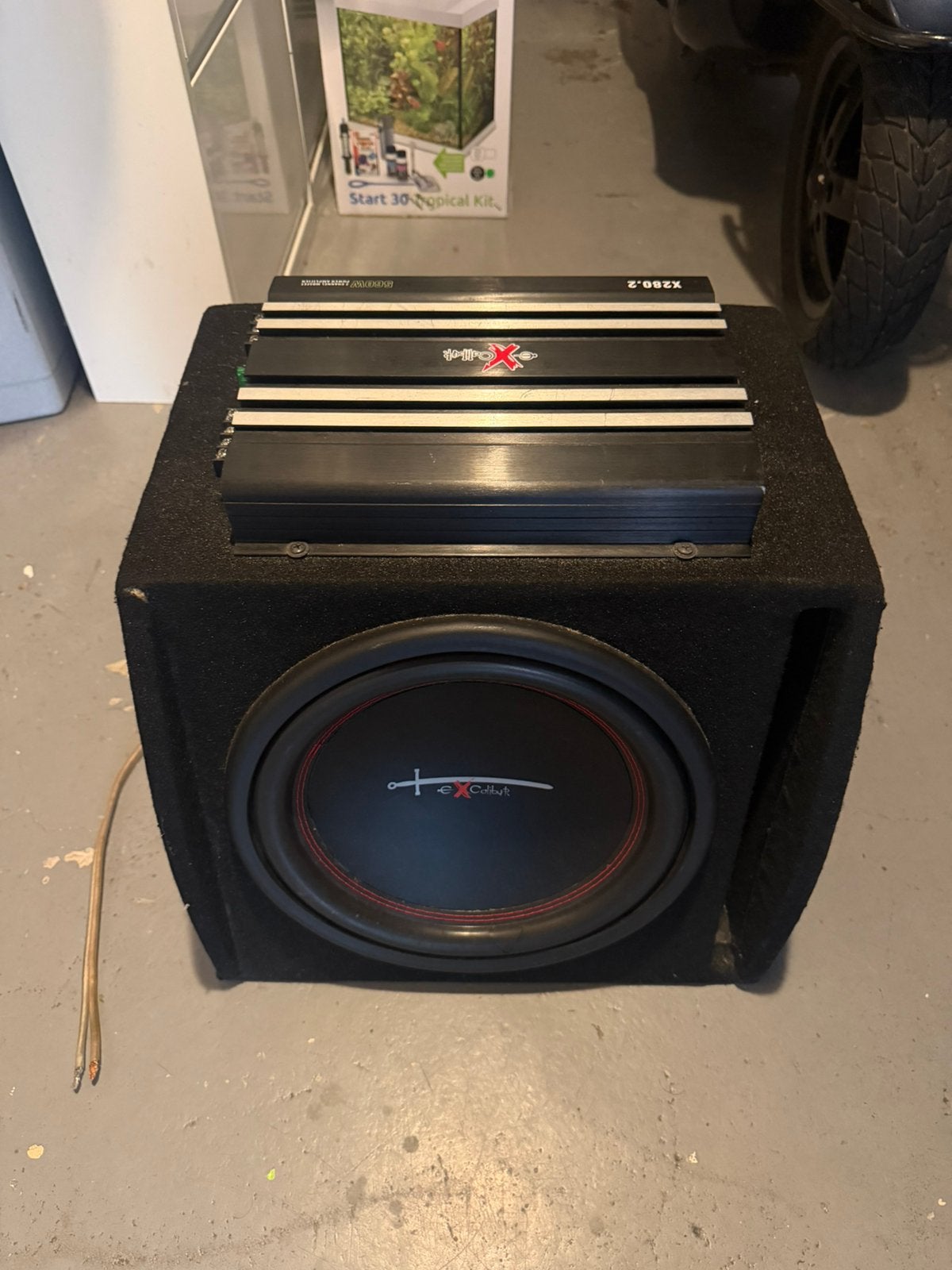 Auto Subwoofer met Versterker 560W – Excalibur, Auto diversen, Ophalen, Zo goed als nieuw