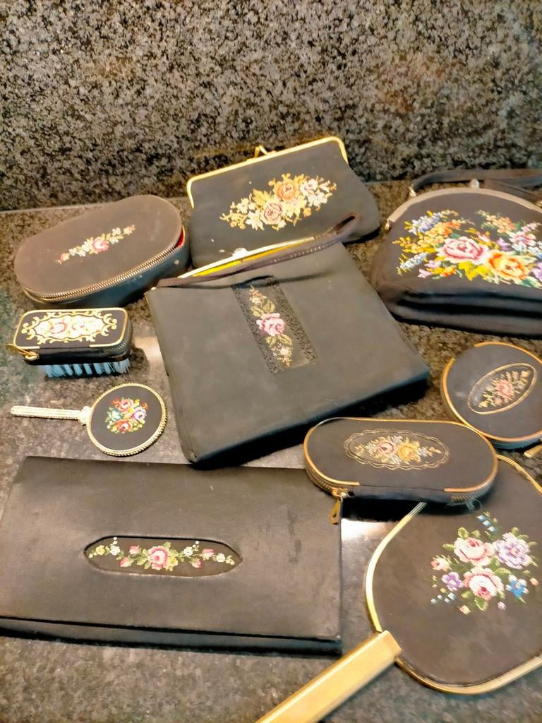 Verzameling hand geborduurde tasjes en assecoires, Ophalen of Verzenden